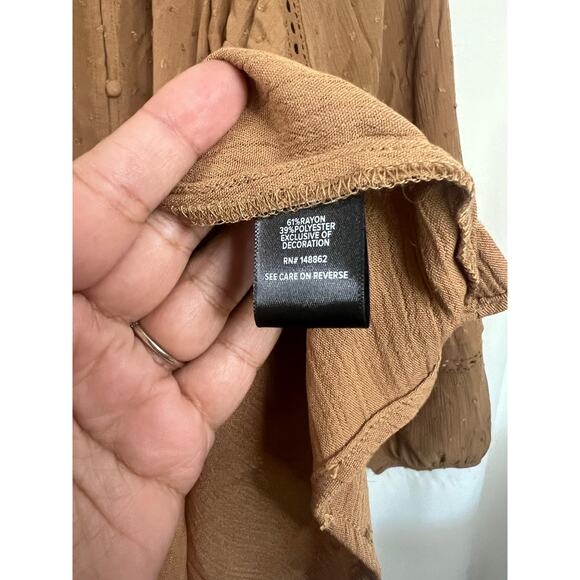 Torrid Brown Womens Blouse w./Button Down Detail Size 2 - Picture 3 of 4